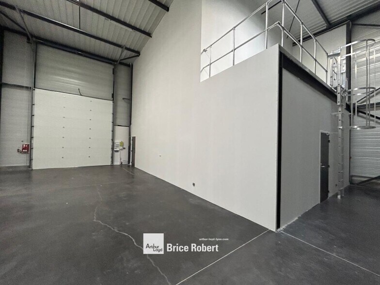 Light Industrial in Saint-Priest to rent - Building Photo - Image 3 of 11