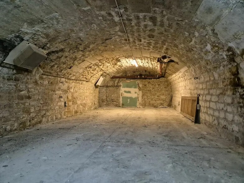 Build-to-Rent in Paris for sale - Building Photo - Image 3 of 6