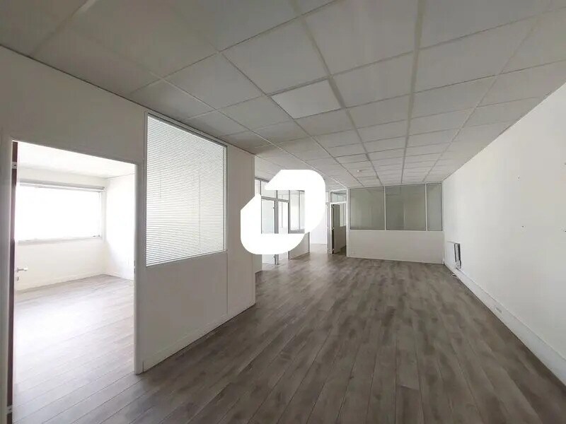 Office in Trappes to rent Interior Photo- Image 1 of 6