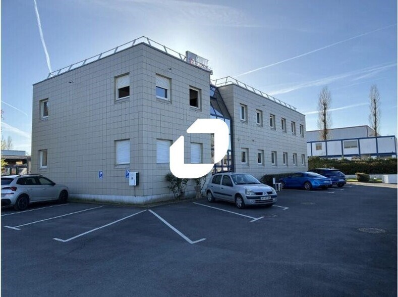 Rue Du Docteur Schweitzer, Morangis to rent - Building Photo - Image 2 of 9