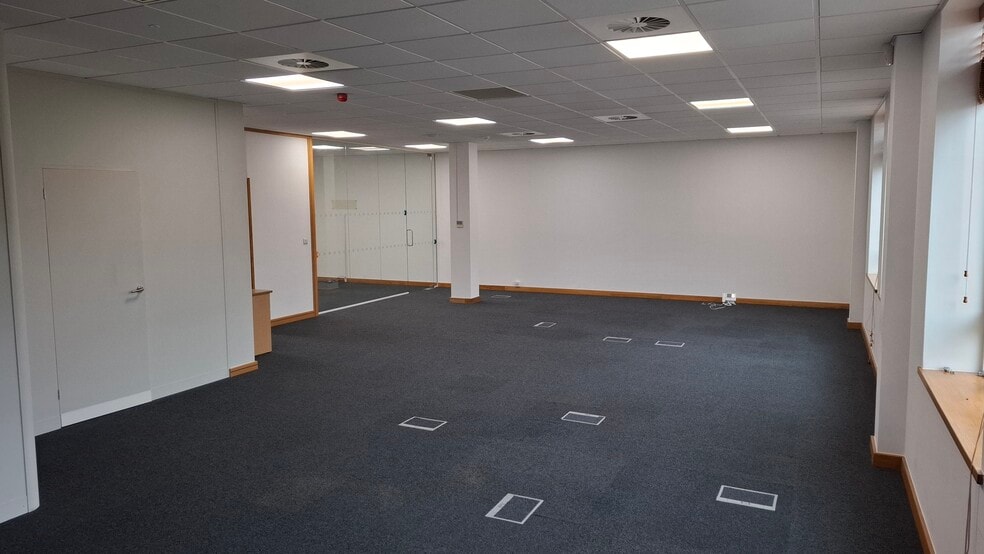 Mulberry Dr, Cardiff to rent - Building Photo - Image 3 of 8