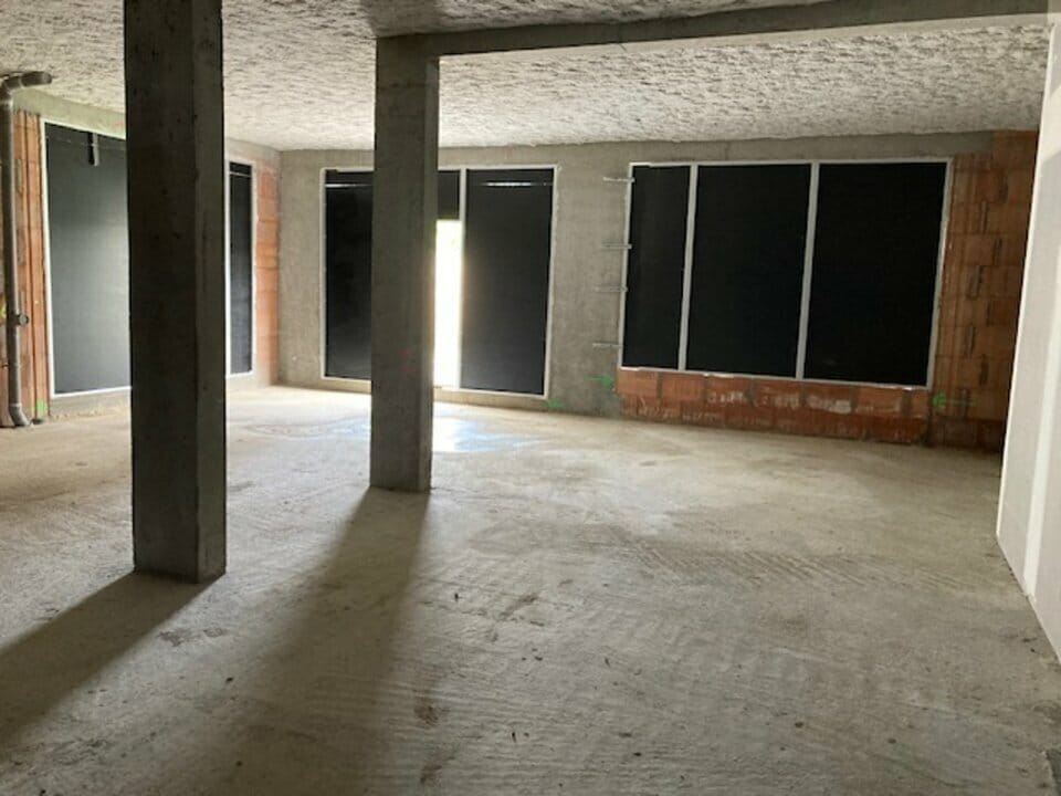 Retail in Freneuse for sale Interior Photo- Image 1 of 7