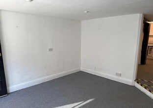 15 Broad St, Newent to rent Interior Photo- Image 1 of 4