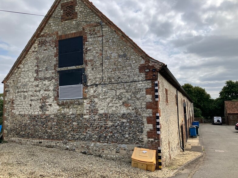 Abbey Rd, Kings Lynn to rent - Building Photo - Image 2 of 7