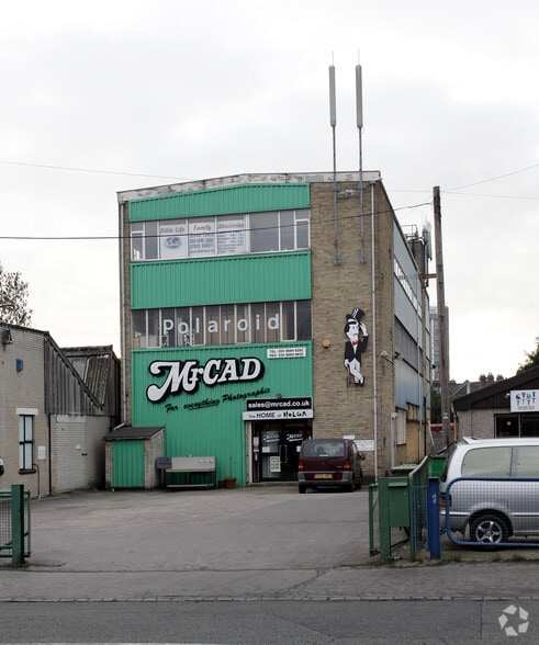 64-68 Windmill Rd portfolio of 3 properties for sale on LoopNet.co.uk - Primary Photo - Image 1 of 3