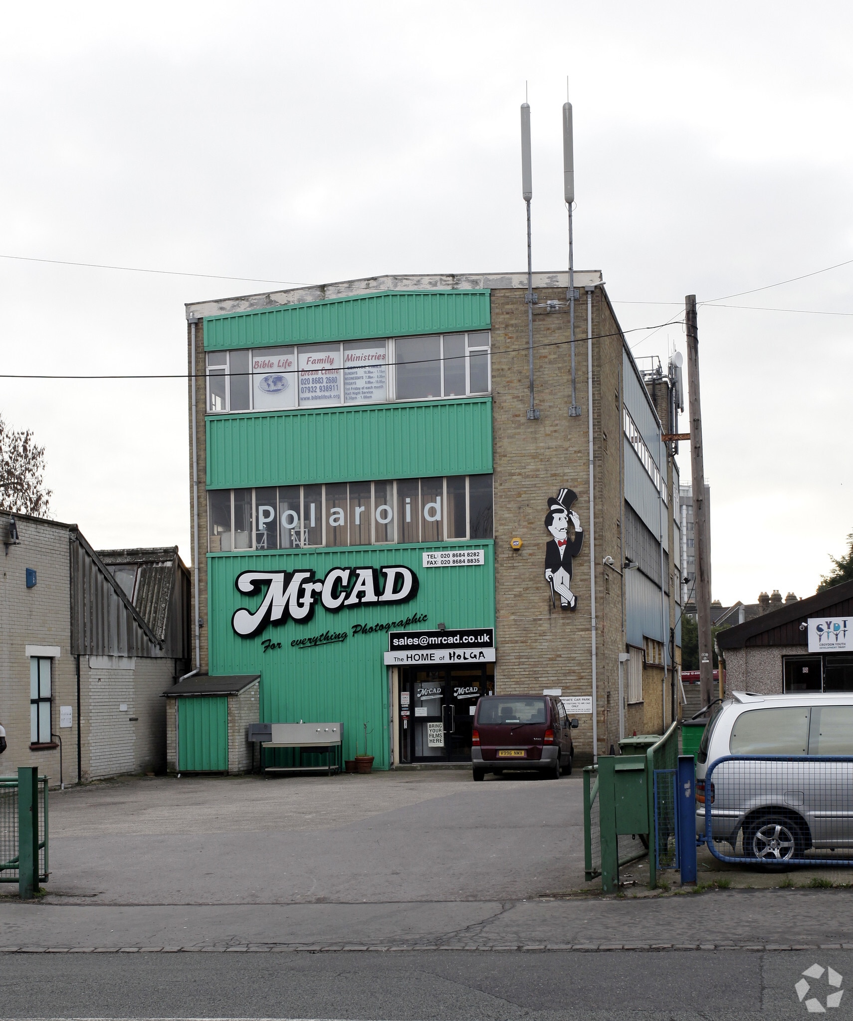 64-68 Windmill Rd portfolio of 3 properties for sale on LoopNet.co.uk Primary Photo- Image 1 of 4