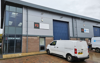 Aston Rd, Bromsgrove to rent Building Photo- Image 1 of 8