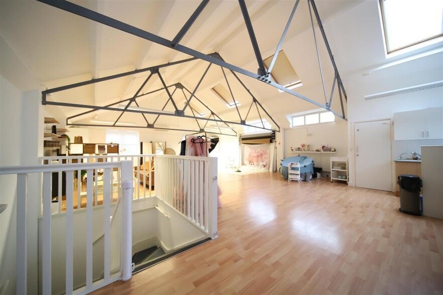 311 Chase Rd, London to rent - Building Photo - Image 2 of 32