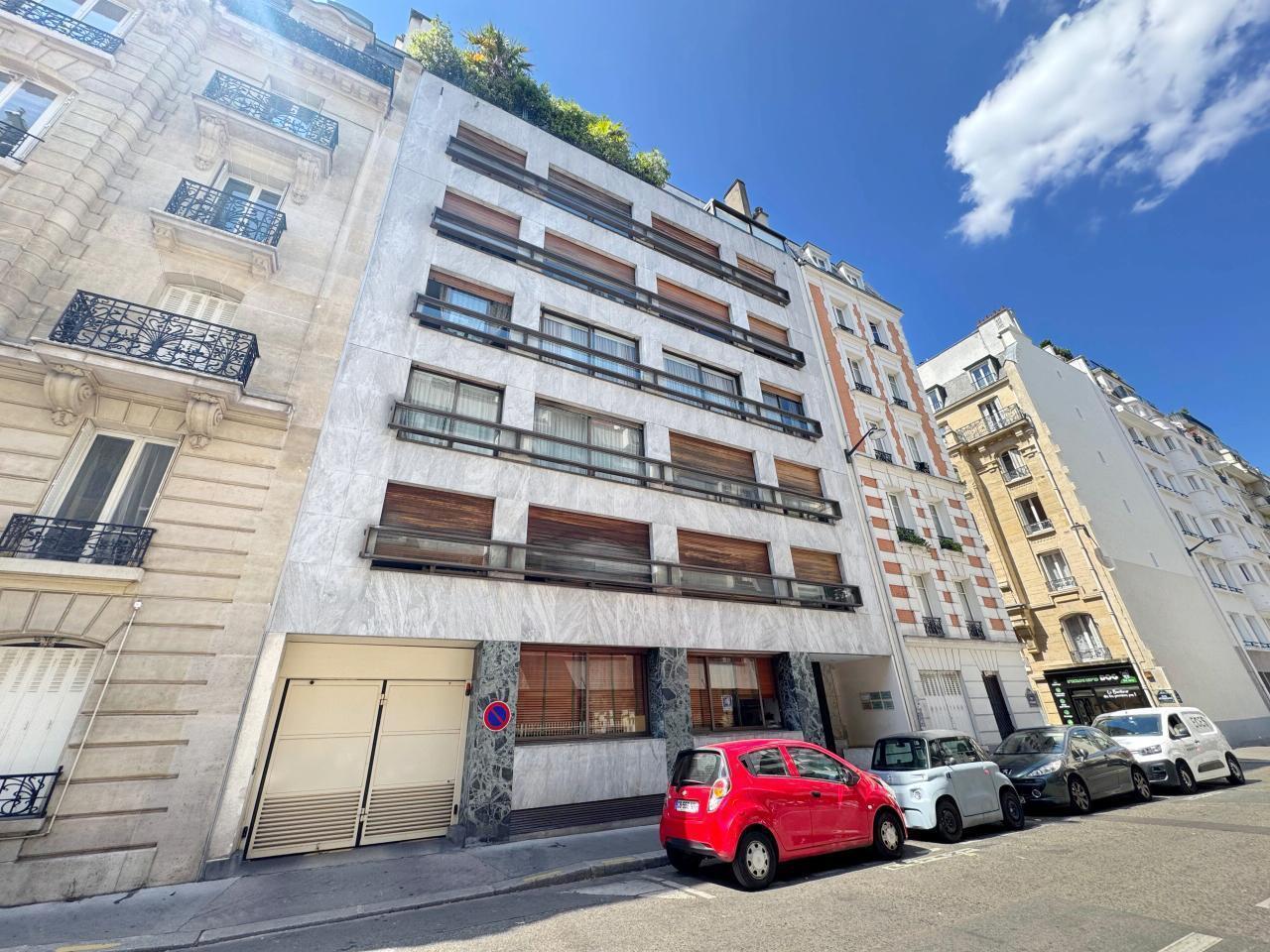 Office in Paris for sale Building Photo- Image 1 of 8