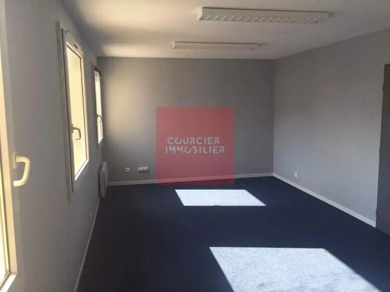 Office in Rambouillet to rent - Interior Photo - Image 3 of 5