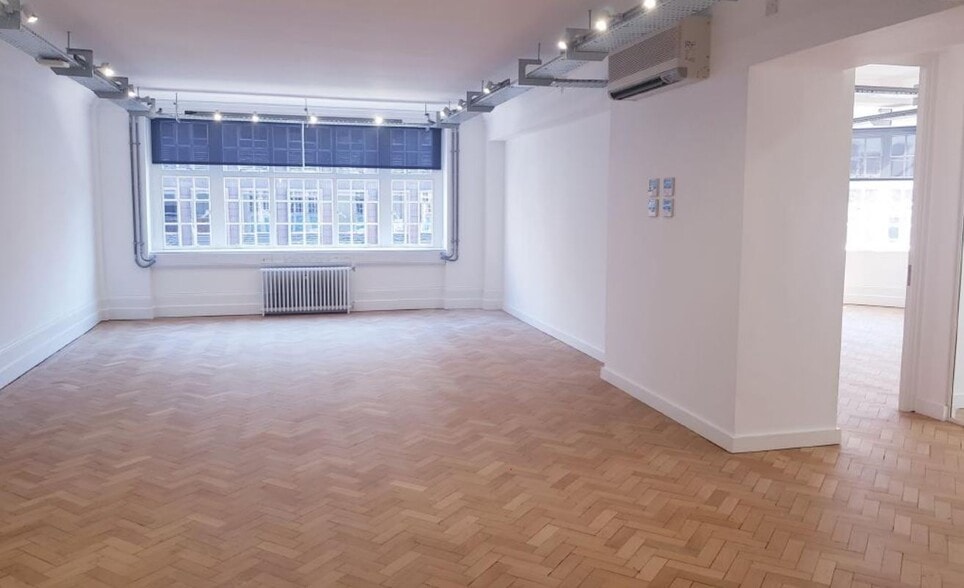 39-40 Albemarle St, London to rent - Interior Photo - Image 2 of 5