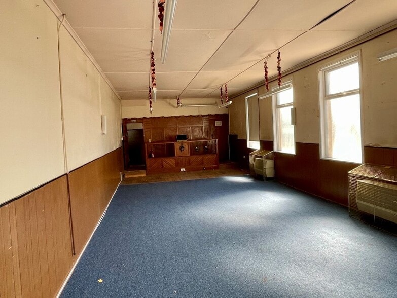 86 Hall Lane, Walton On The Naze for sale - Interior Photo - Image 3 of 10