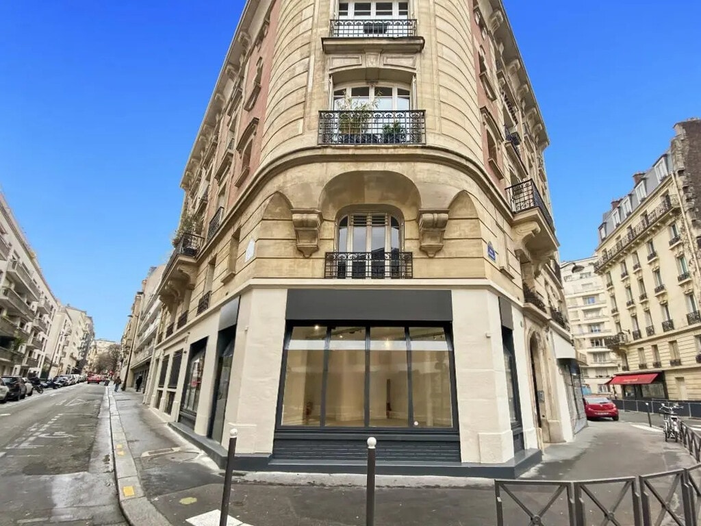 Location Commerce 313 m² - Photo 1