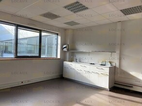 Office in Cergy to rent Interior Photo- Image 1 of 3