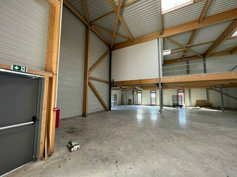 2 Avenue Johannes Gutenberg, Serris for sale - Interior Photo - Image 2 of 4