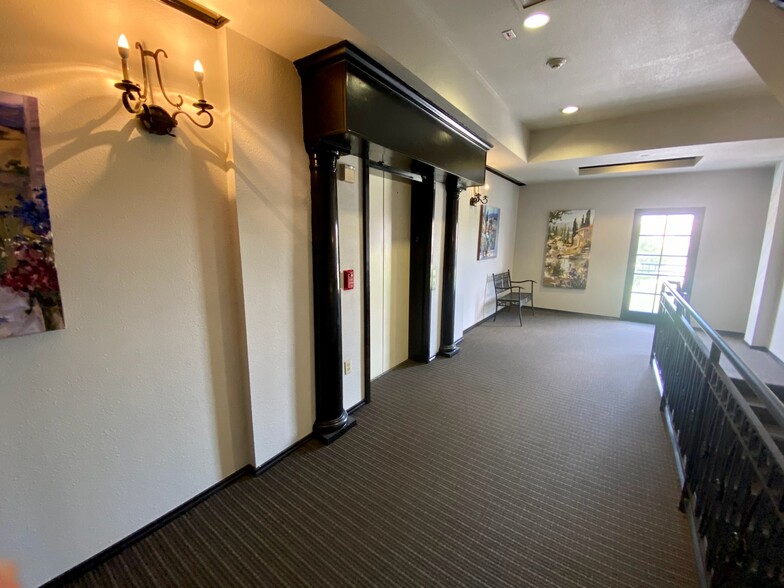 55 Main St, Colleyville, TX for rent - Lobby - Image 3 of 9