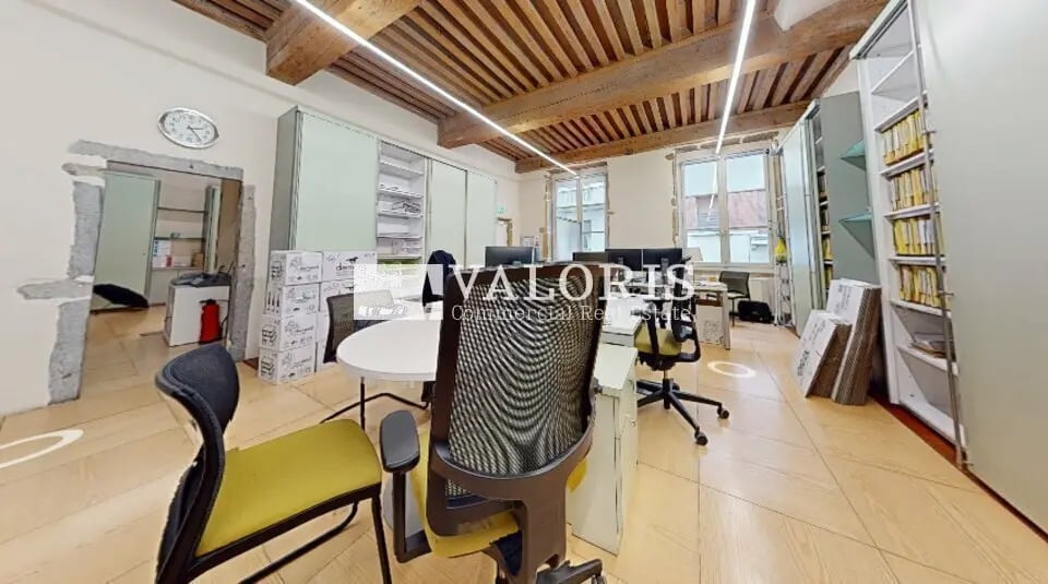 Office in Lyon to rent Interior Photo- Image 1 of 8