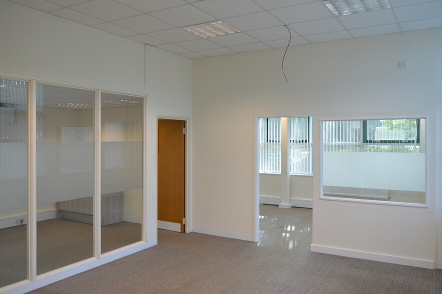 15-16 Auckland Park, Milton Keynes to rent - Building Photo - Image 1 of 1