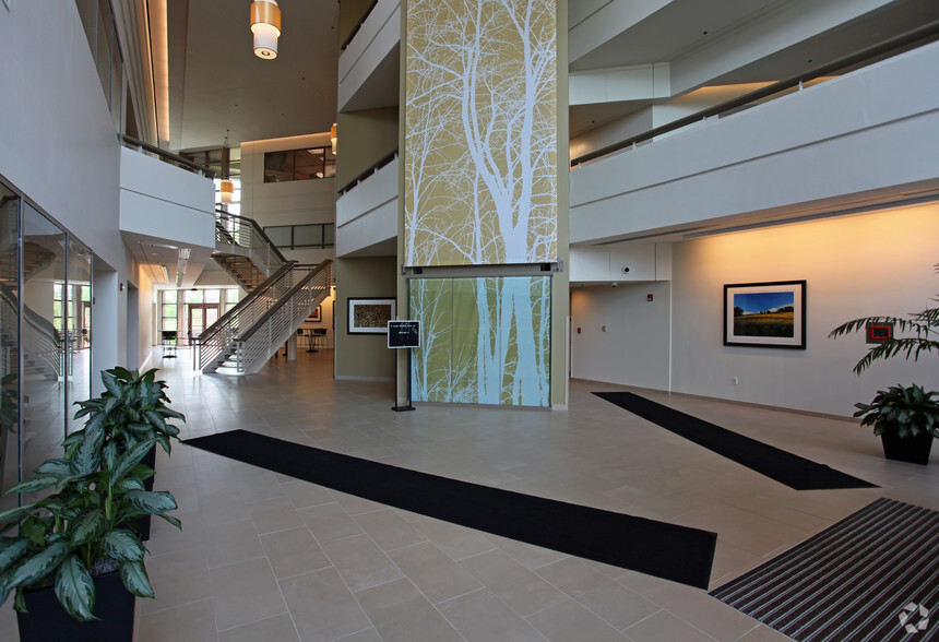 4551 W 107th St, Overland Park, KS for rent - Lobby - Image 3 of 10