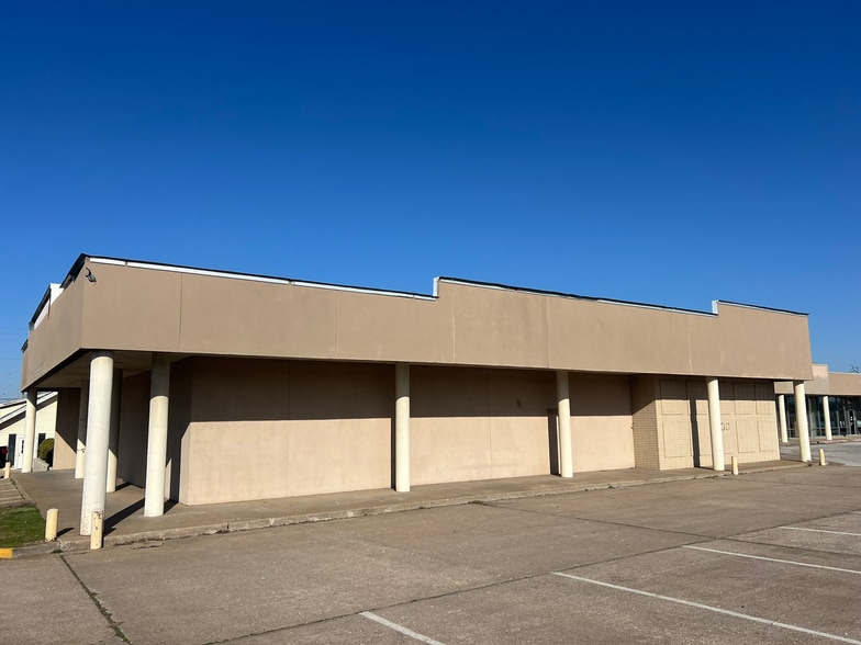 100 N 8th St, Rogers, AR to rent - Building Photo - Image 2 of 8