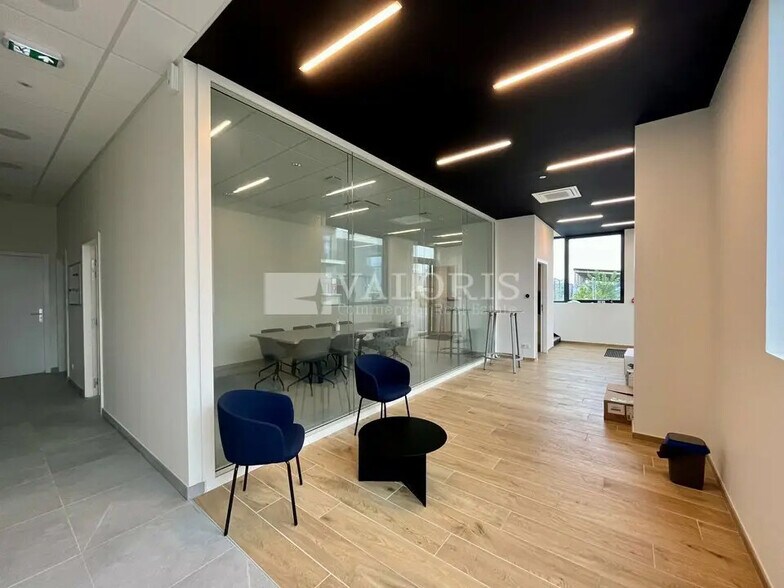 Light Industrial in Chassieu to rent - Interior Photo - Image 3 of 33