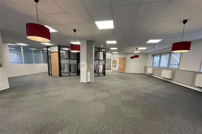 Office in Tremblay-en-France to rent - Interior Photo - Image 1 of 7
