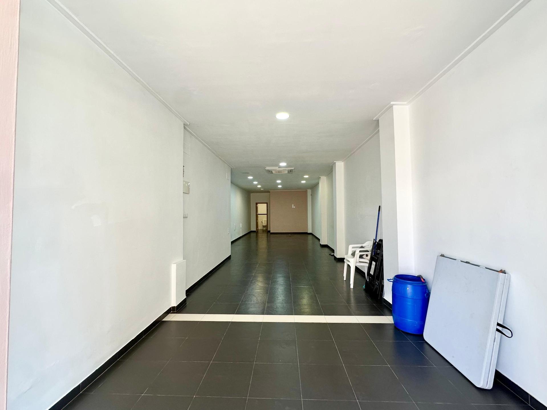 Retail in L'Alcúdia, Valencia to rent Building Photo- Image 1 of 14