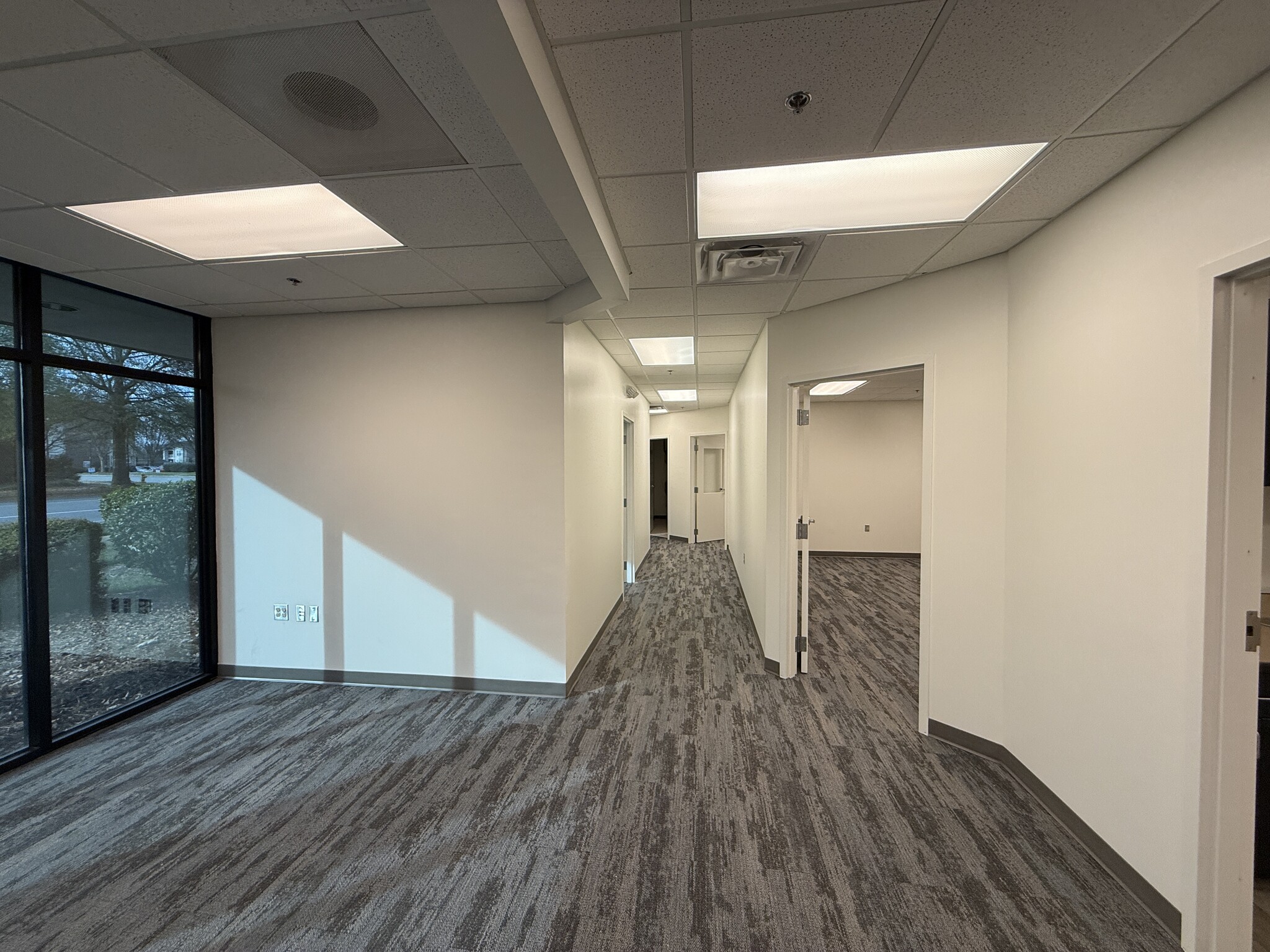 136 Fairview Rd, Mooresville, NC to rent Interior Photo- Image 1 of 8