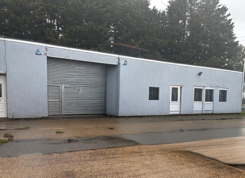 Main Rd, Chelmsford to rent - Building Photo - Image 2 of 5