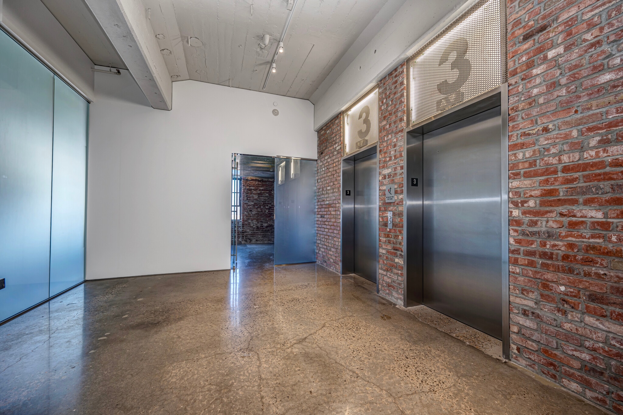 1101 N Broadway Ave, Oklahoma City, OK to rent Interior Photo- Image 1 of 1