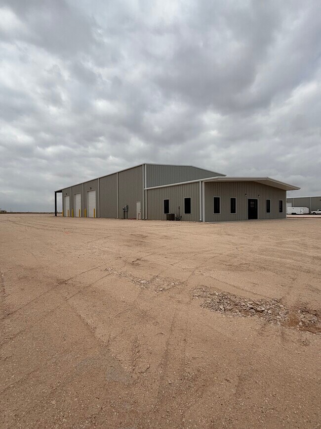 More details for 2408 E County Road 130, Midland, TX - Industrial to Rent