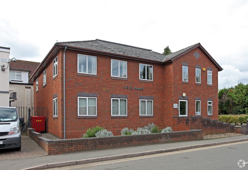 The Vale, Gerrards Cross for sale - Primary Photo - Image 1 of 1