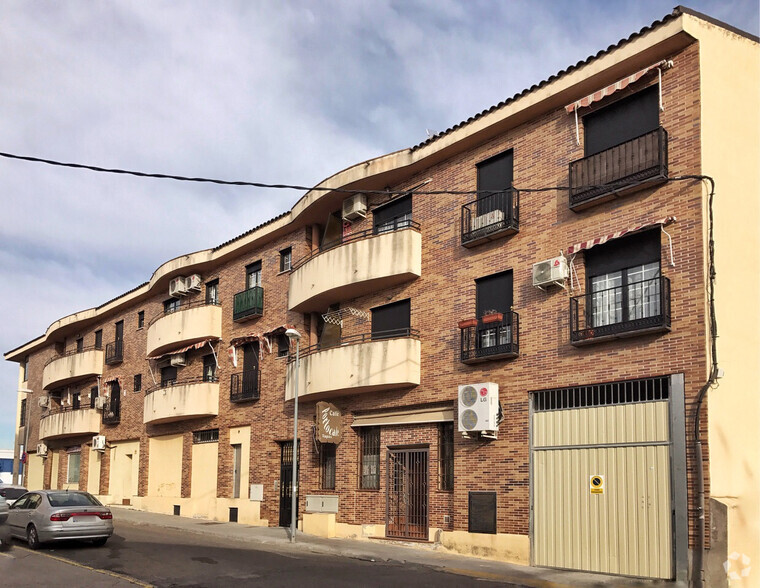 Calle de Ugena, 64, Yuncos, Toledo for rent - Building Photo - Image 2 of 2