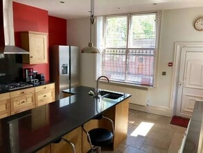 175 Chorley New Rd, Bolton to rent Interior Photo- Image 2 of 4