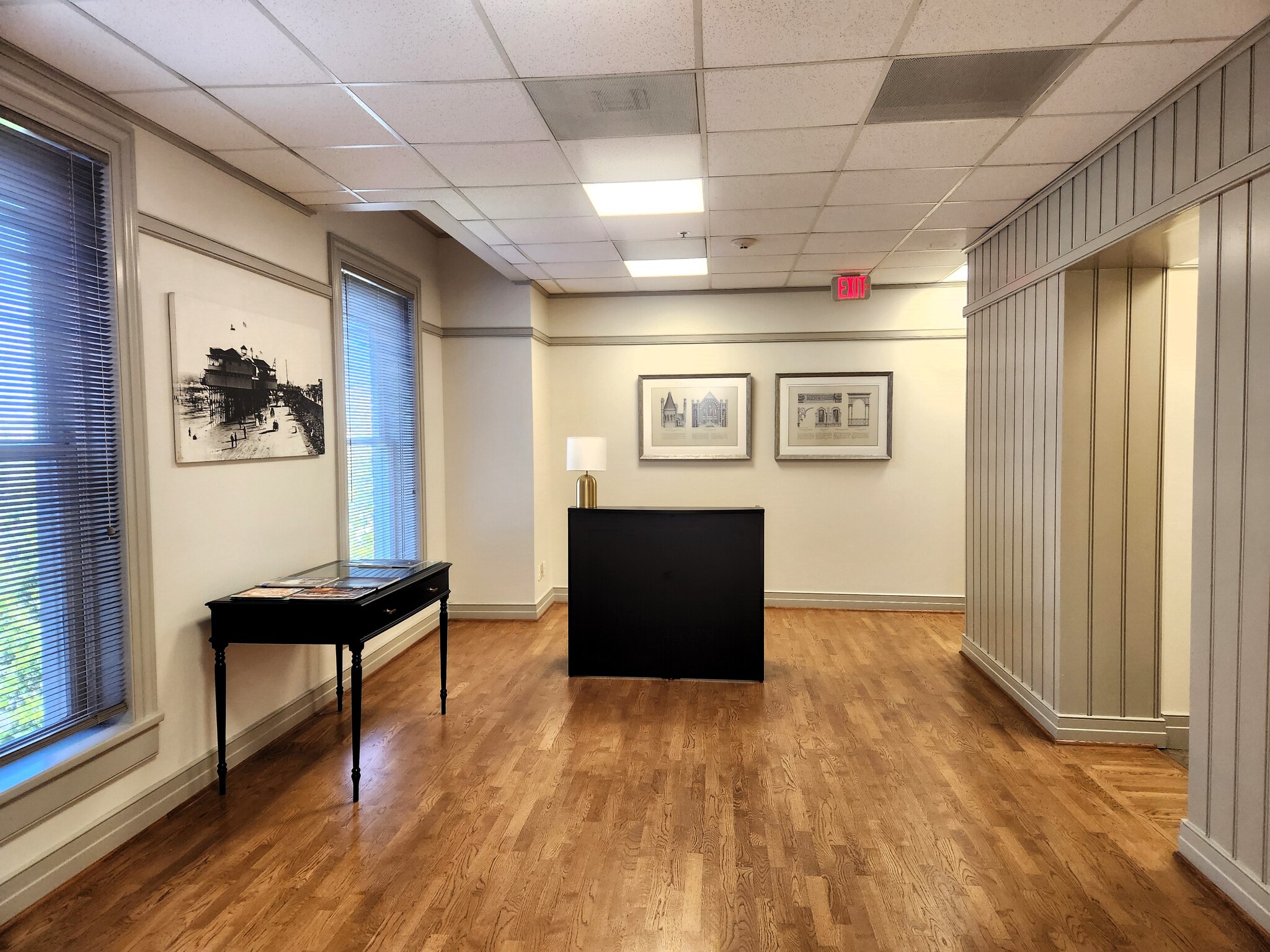 2228 Mechanic St, Galveston, TX to rent Interior Photo- Image 1 of 7