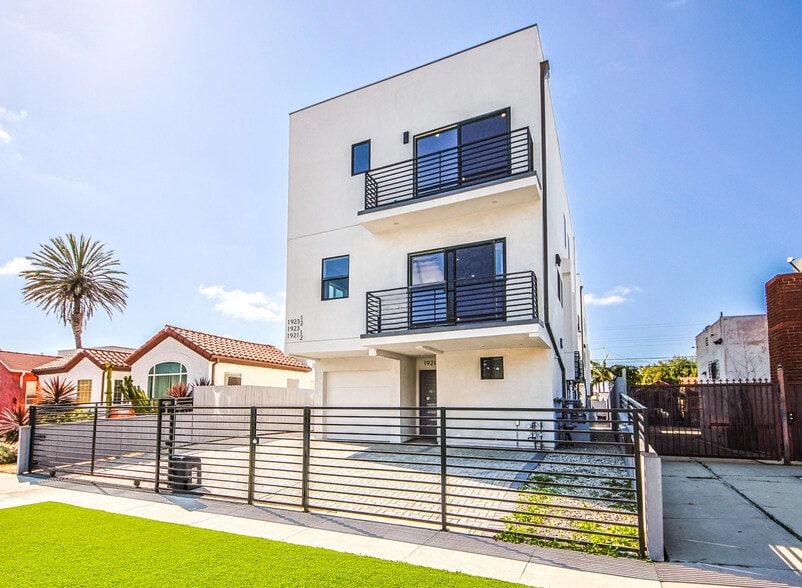 1923 Carmona Ave, Los Angeles, CA for sale - Primary Photo - Image 1 of 71