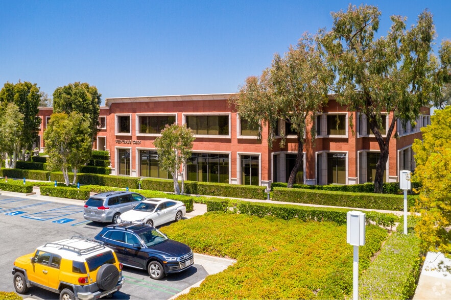 23 Corporate Plaza Dr, Newport Beach, CA for rent - Building Photo - Image 2 of 10