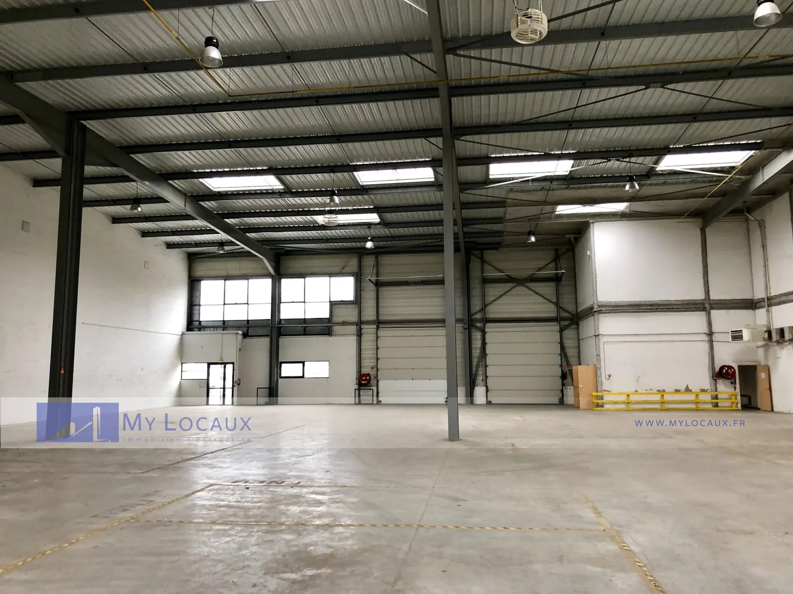 Light Industrial in Le Blanc-Mesnil to rent Interior Photo- Image 1 of 3