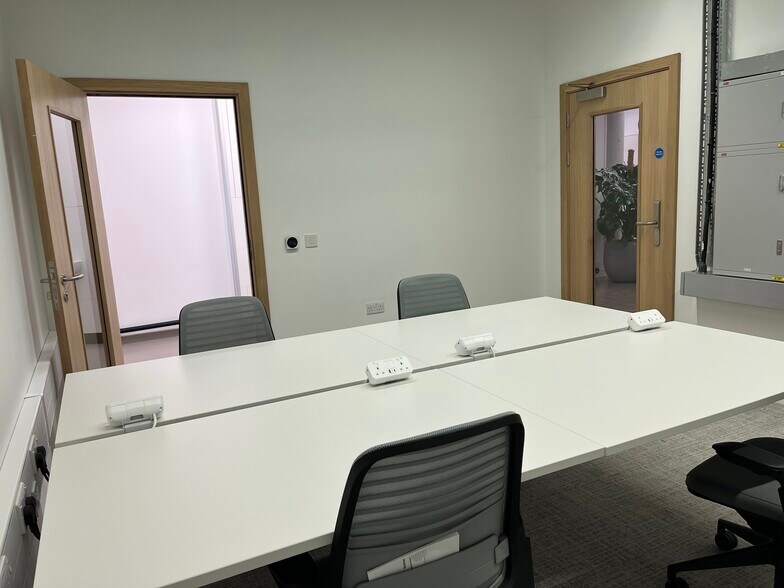 1 Linthouse Road, Glasgow to rent - Building Photo - Image 3 of 10