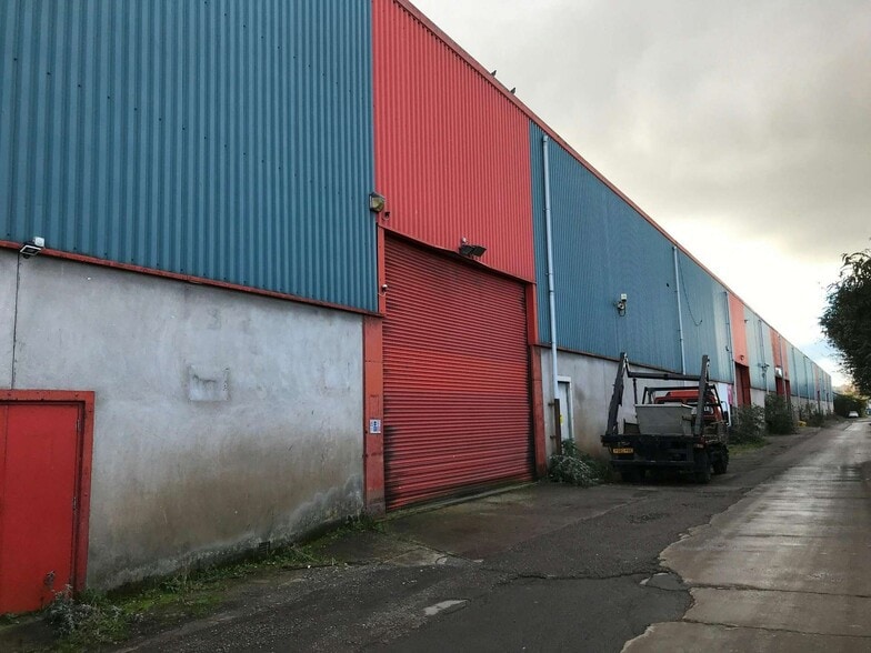 7-8 Curran Rd, Cardiff to rent - Building Photo - Image 2 of 6