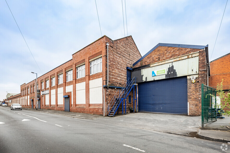 Corporation Rd, Manchester for rent - Building Photo - Image 1 of 4