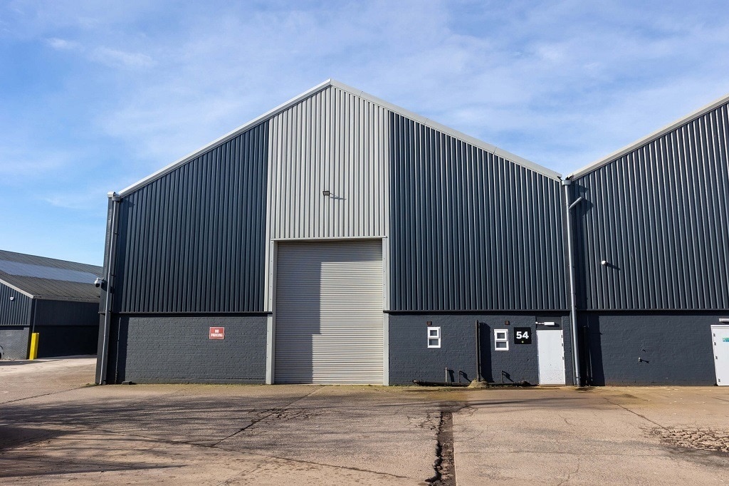 Bean Rd, Bilston to rent Building Photo- Image 1 of 4