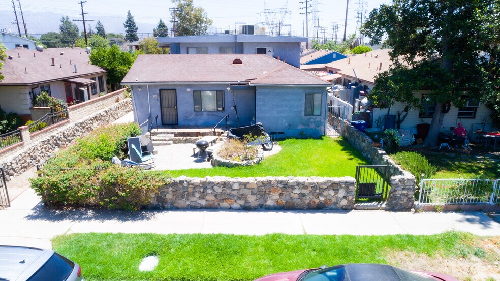 5810 Cartwright Ave, North Hollywood, CA for sale - Primary Photo - Image 1 of 1