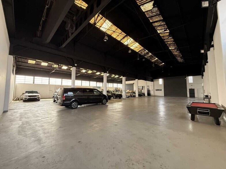Light Industrial in Decines Charpieu to rent - Interior Photo - Image 3 of 9