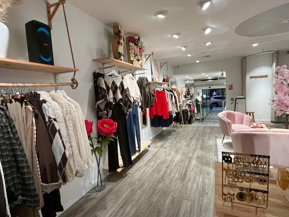 Location Commerce 127 m² - Photo 1
