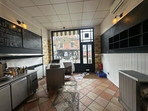 18-24 Bridge St, Winchester to rent Interior Photo- Image 2 of 5