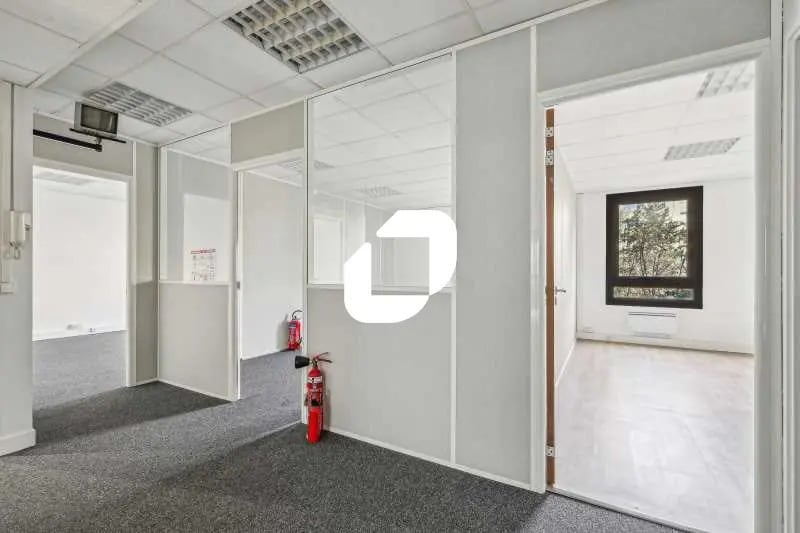 Office in Vanves to rent - Building Photo - Image 3 of 28