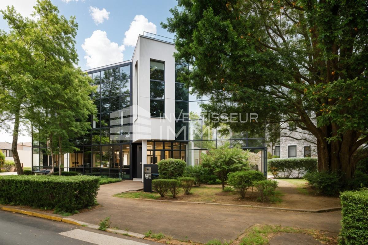 Office in Antony to rent Building Photo- Image 1 of 4