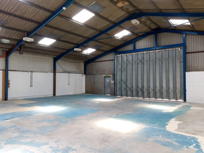 4A Dorchester Rd, Sturminster Marshall to rent - Building Photo - Image 3 of 12