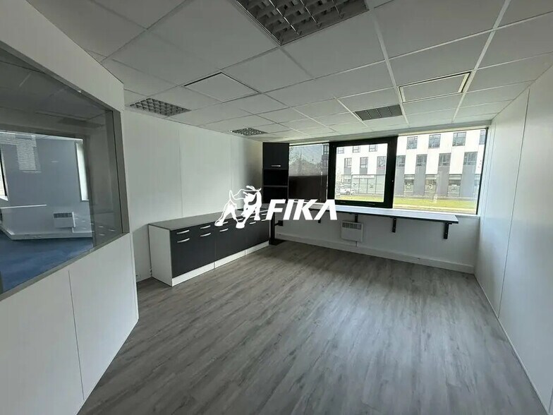 Office in Bruges to rent - Building Photo - Image 3 of 11